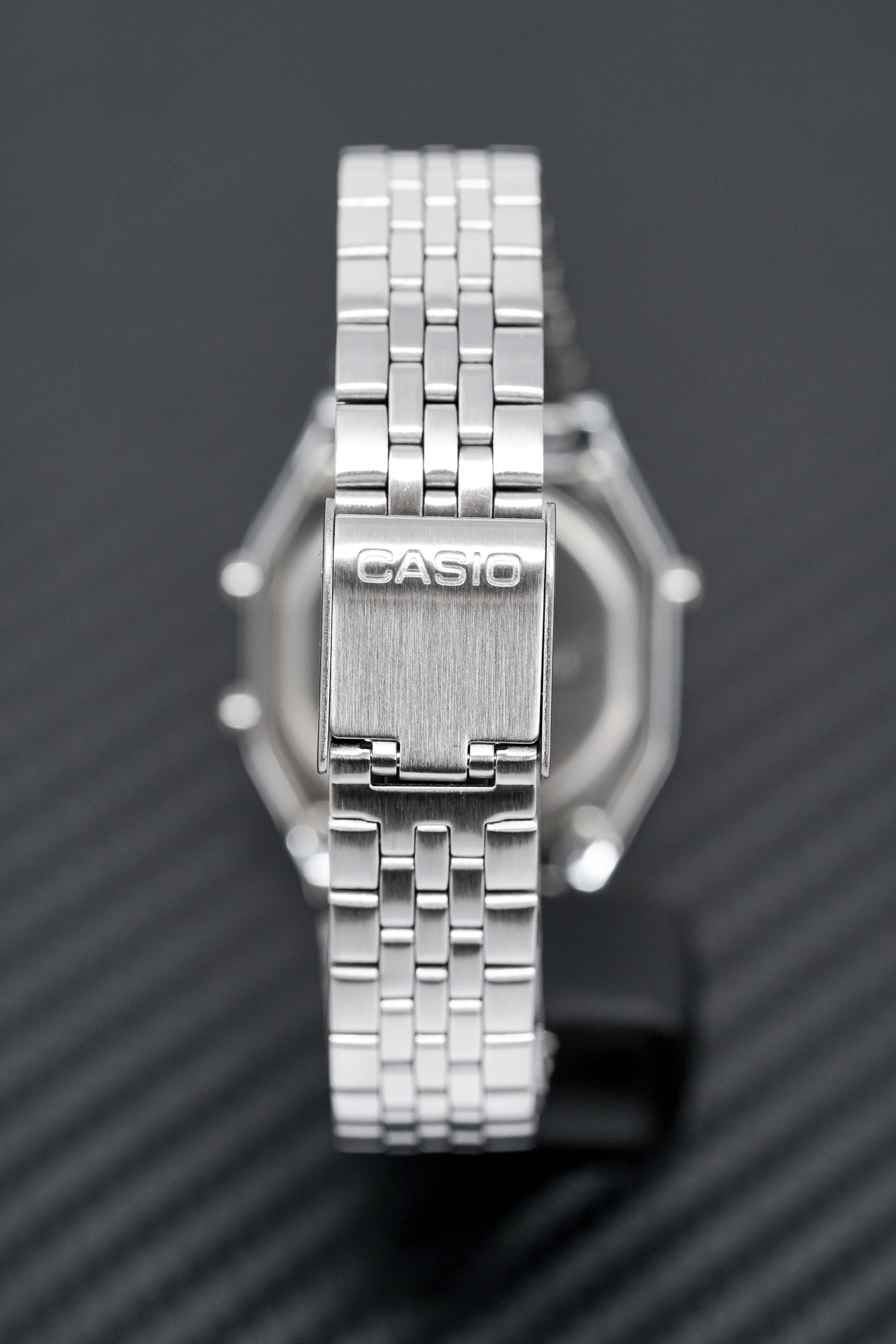 Casio Ladies Watch Digital Vintage Classic Jubilee Silver LA680WA-1DF