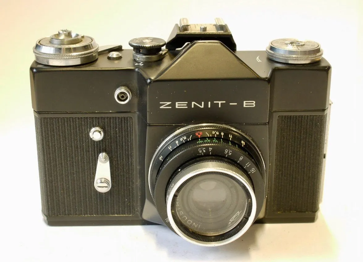 Vintage Zenit B 35mm SLR Film Camera With Industar 50-2 f3.5/50 Lens and Ever Ready Case