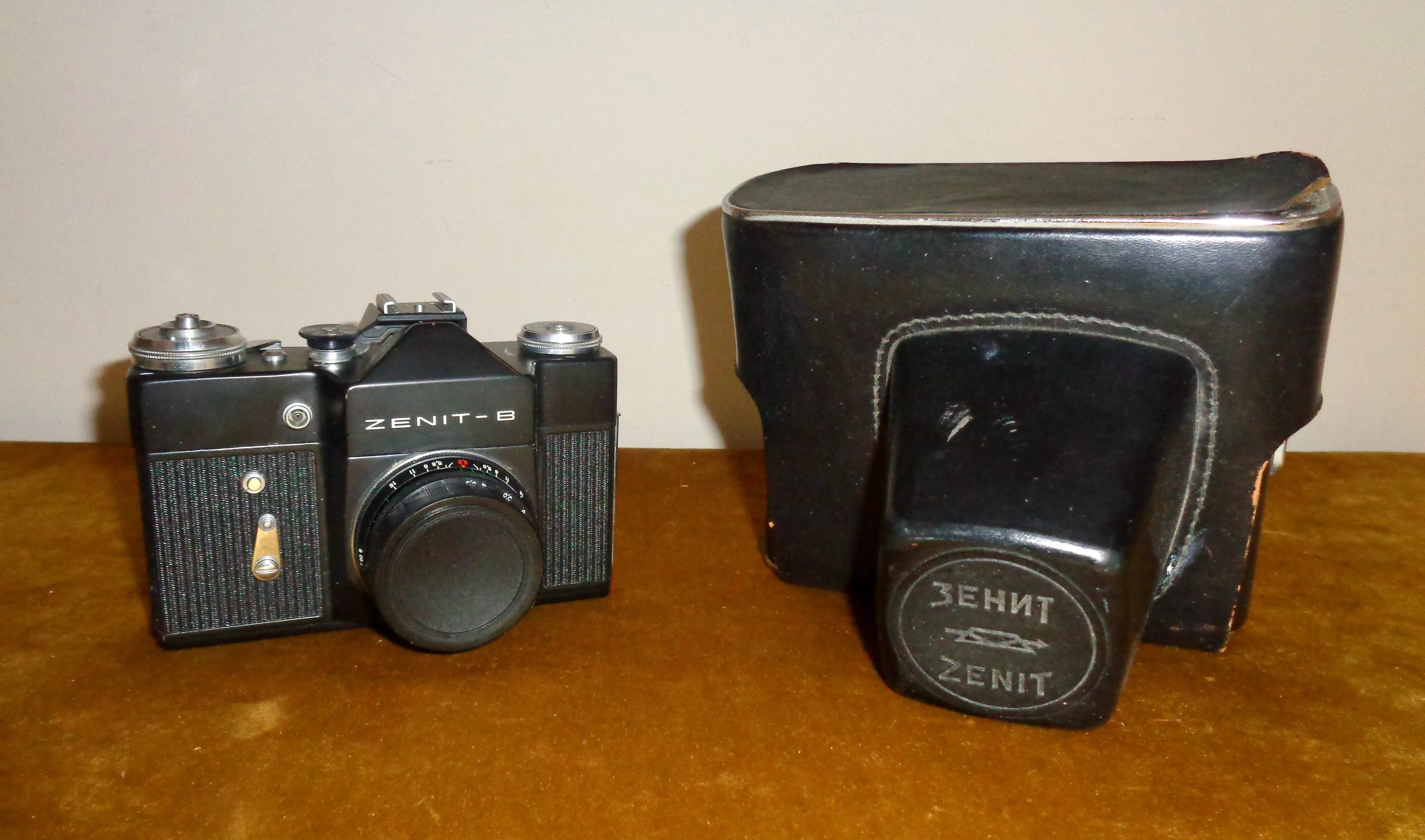 Vintage Zenit B 35mm SLR Film Camera With Industar 50-2 f3.5/50 Lens and Ever Ready Case