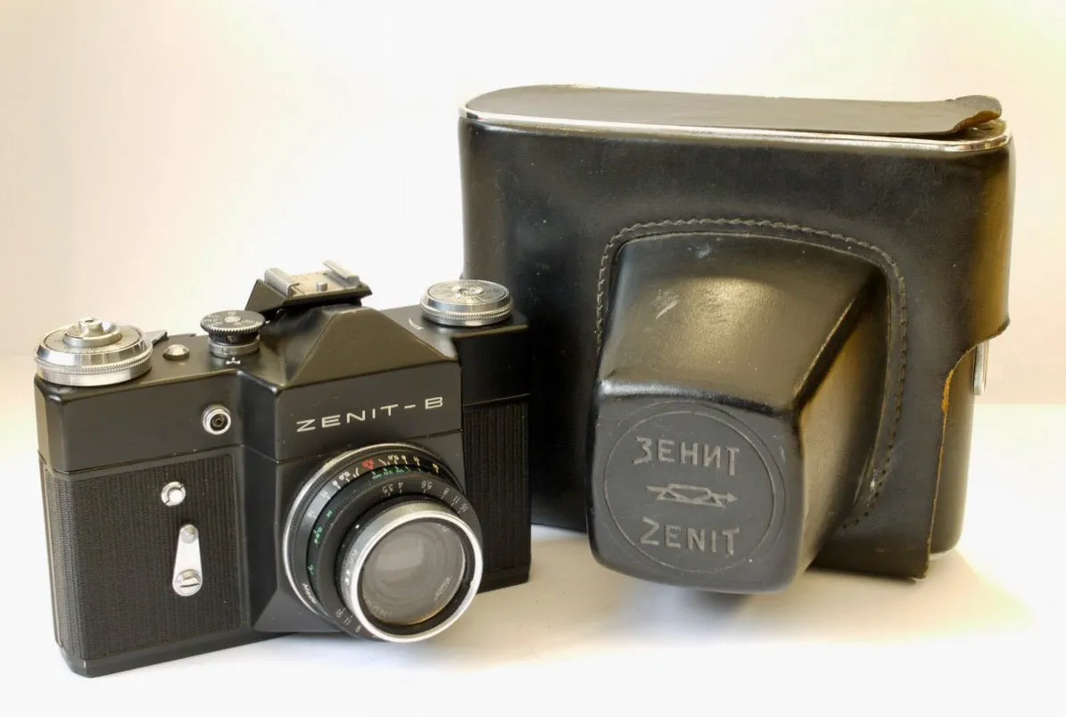 Vintage Zenit B 35mm SLR Film Camera With Industar 50-2 f3.5/50 Lens and Ever Ready Case