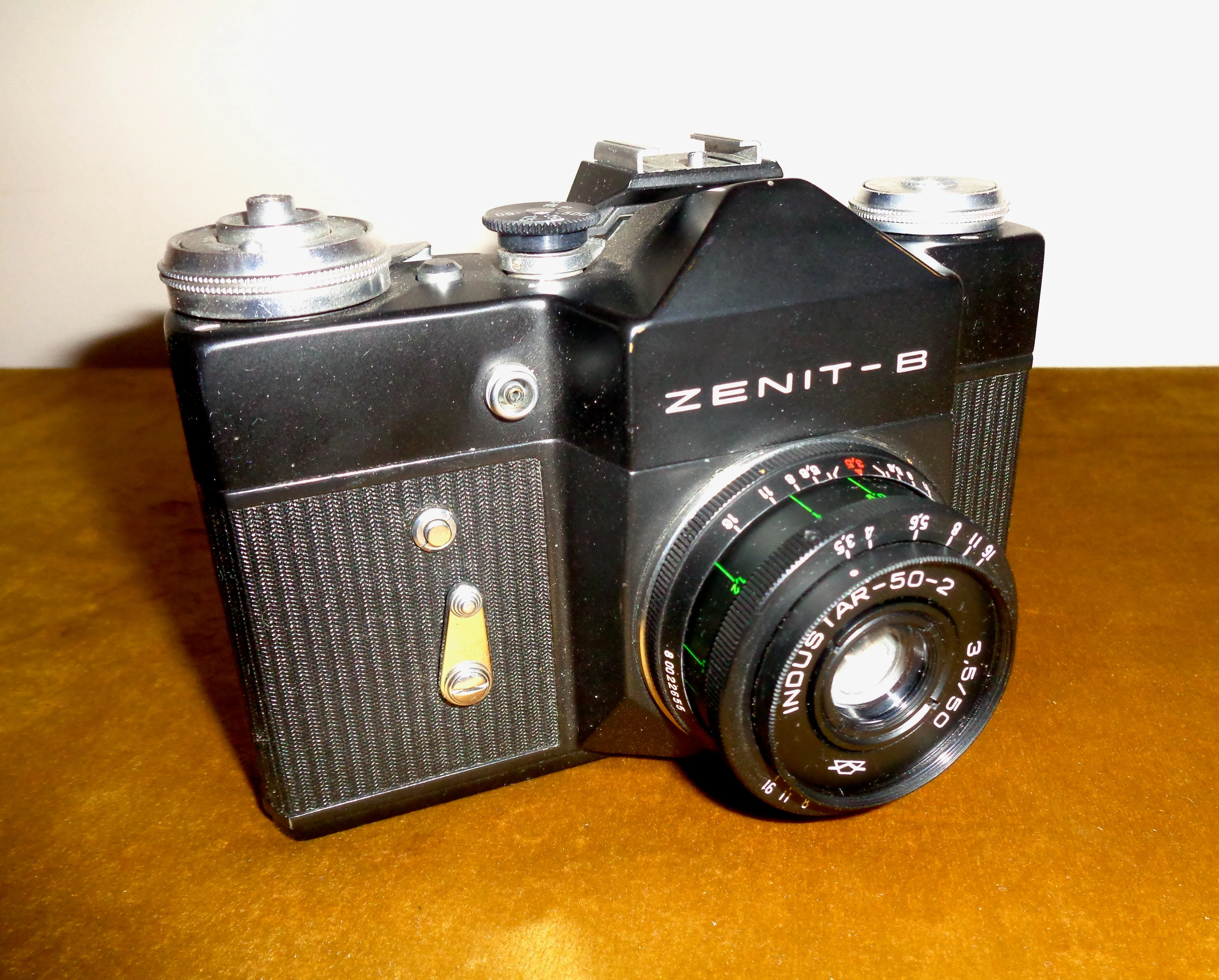 Vintage Zenit B 35mm SLR Film Camera With Industar 50-2 f3.5/50 Lens and Ever Ready Case